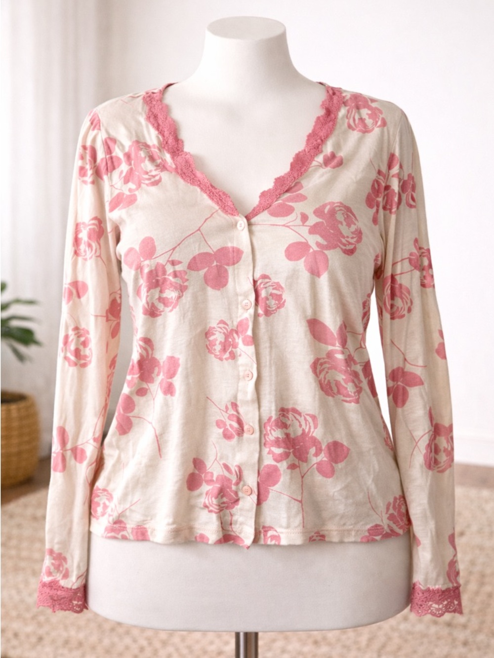 Rare Vintage 2003 Victoria’s Secret Lace Floral Long Sleeve Top – Size Large 🌸✨